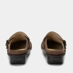 Shoes Brigid La Dee Dottie Brown Clog 10 Shoes Brigid La Dee Dottie Brown Clog -Fashion Shoe Store BRI 8117 S3 ee48b5fd abe1 48a7 9dff 7f6a0cfc1de6