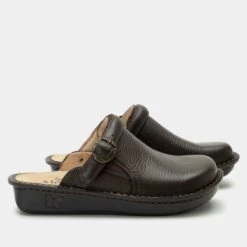 Shoes Bryn Espresso Clog -Fashion Shoe Store BRN 8104 S2 4bf11c83 28f8 4ebf bd66 caac8dc6c47f