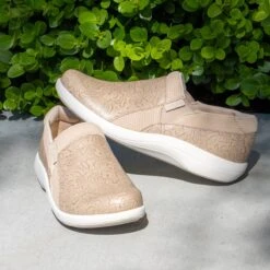 New Release -Fashion Shoe Store DUE 6175 S1X