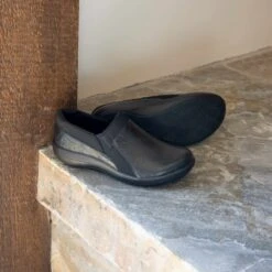 New Release -Fashion Shoe Store DUE 8111